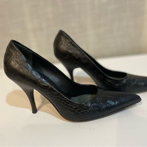 Hugo Boss genuine leather size 8.5/39 black textured leather pumps Italy